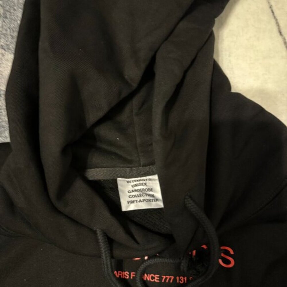 VETEMENTS Black Paris Hoodie Pullover Mens Size Large - Picture 4 of 5